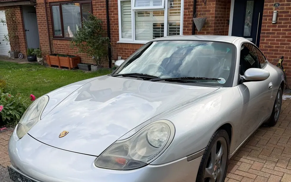 Clean windscreen and glass on a Porsche 911 valeted by RD Valeting